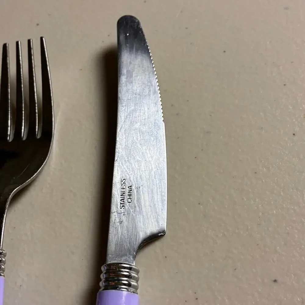 Unbranded approximately plastic